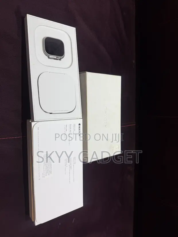 Apple Watch Ultra 2 (49mm, Wi-Fi + Cellular) - 1