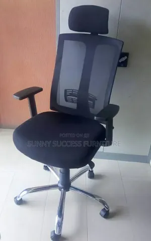 Kujerar Ofis Mai Juyawa Tare da Kai da Hannun Hannu Mai Girma