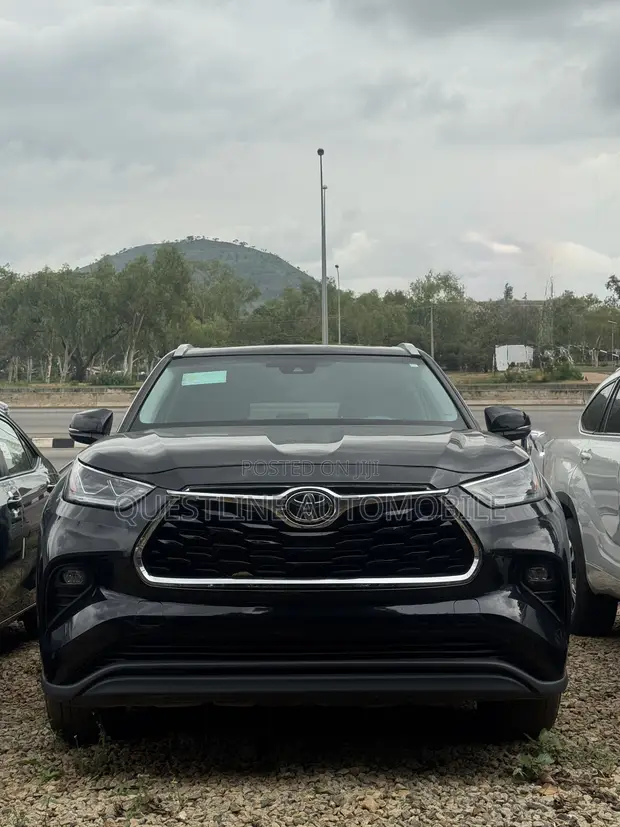 2022 Toyota Highlander XLE - Foreign Used - 1