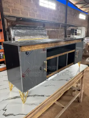 Mai Kyau Mai Launi Da Yawa Na TV Stand Tare Da Kabad
