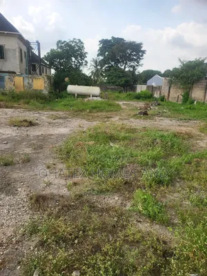 Filin Kasuwanci 2700sqm Don Siyarwa, Agege