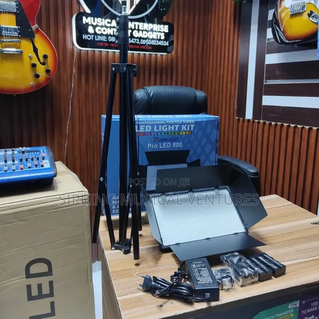 Pro LED 800 Video Light with Stand - 1