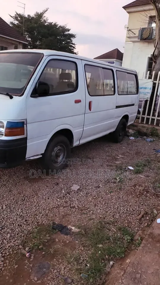 Toyota HiAce 2008 Bas - 1