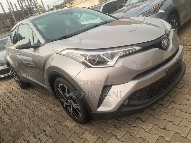2018 Toyota C-HR XLE FWD Sport Utility Beige - 1