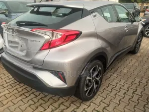 2018 Toyota C-HR XLE FWD Sport Utility Beige