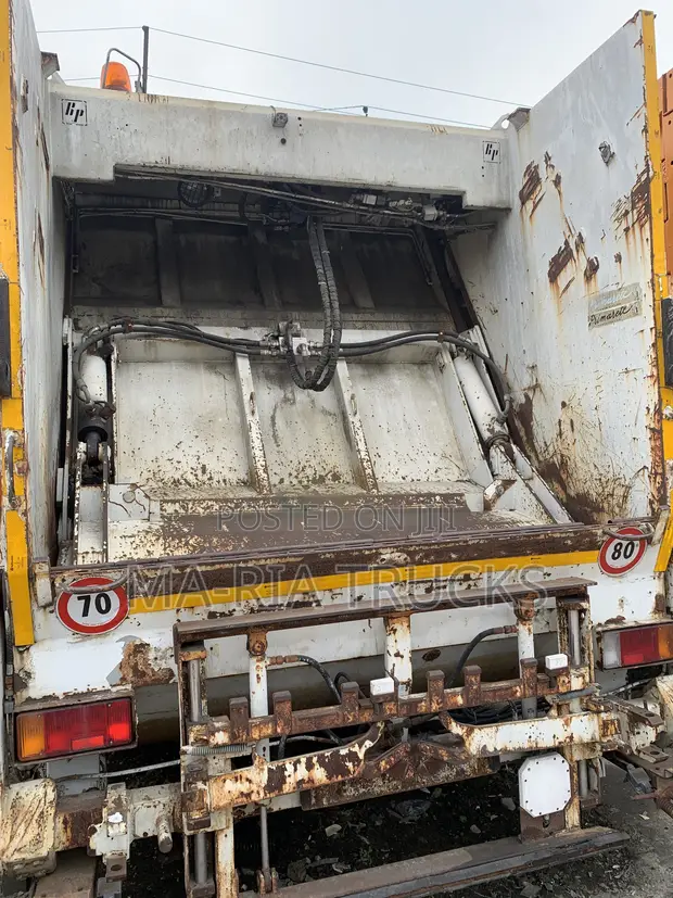 Used Mercedes-Benz Garbage Compactor Truck - 1