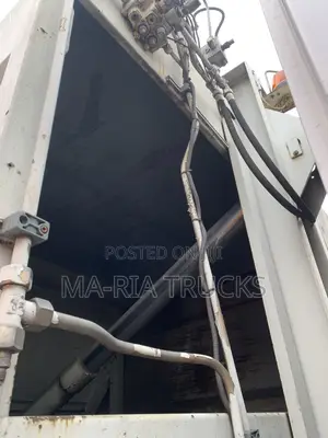 Used Mercedes-Benz Garbage Compactor Truck