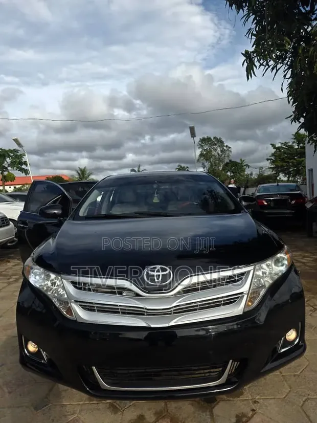 Toyota Venza V6 XLE 2010 Black - 1