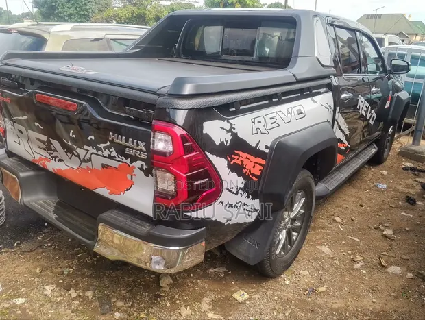Toyota Hilux Revo Double Cab Petrol 2.7 AWD 2020 - 1