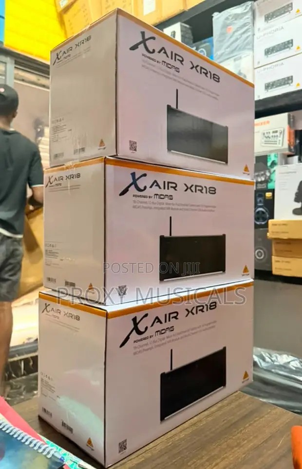 Behringer X Air XR18 Wireless Digital Mixer - 1