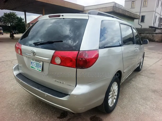 Toyota Sienna XLE Limited 2008 Silver - 1