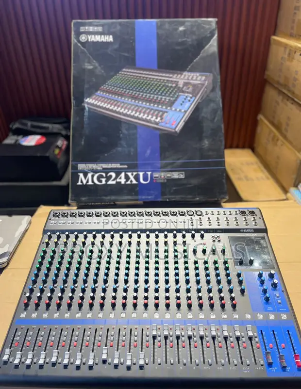 Yamaha MG24XU 24-Channel Analog Mixer - 1