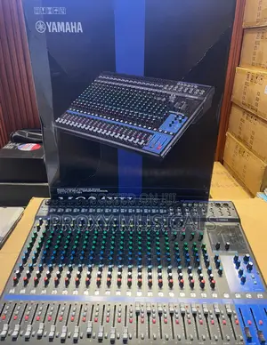Yamaha MG24XU 24-Channel Analog Mixer