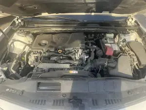 Toyota Camry SE FWD (2.5L) 2018 Fari