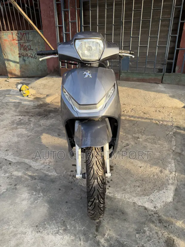 Peugeot Tweet 125 Scooter 2021 Gray - 1
