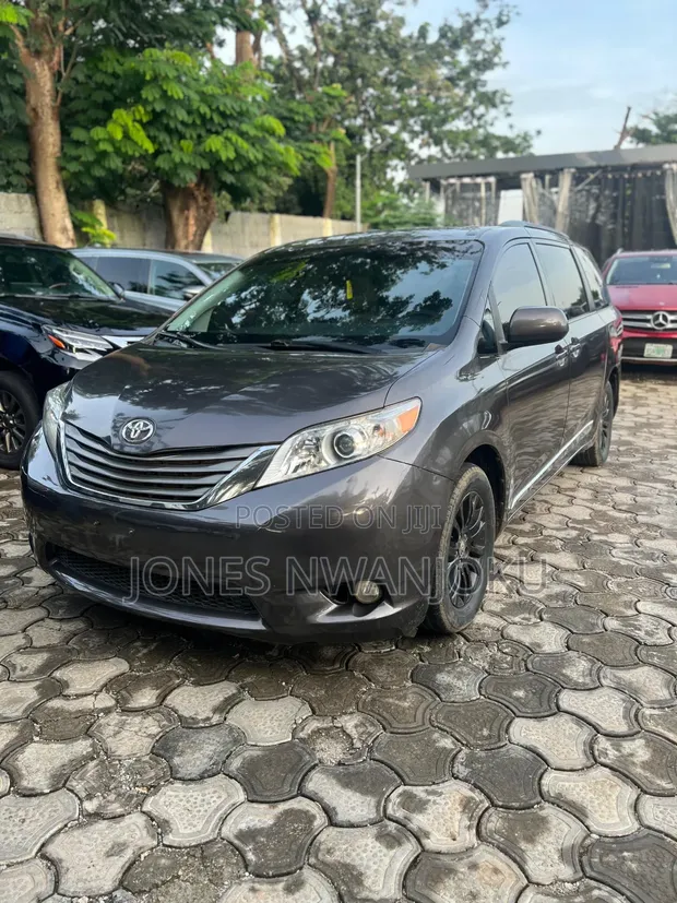 2013 Toyota Sienna XLE AWD 7-Passenger Minivan - 1