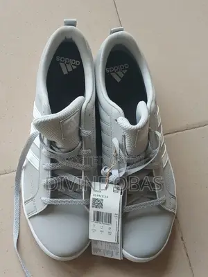 Adidas Sneakers - Girman 45