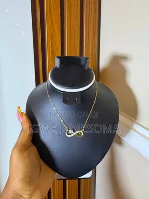 IMa Adorn Kayayyakin Saka Mai Araha & Na Musamman