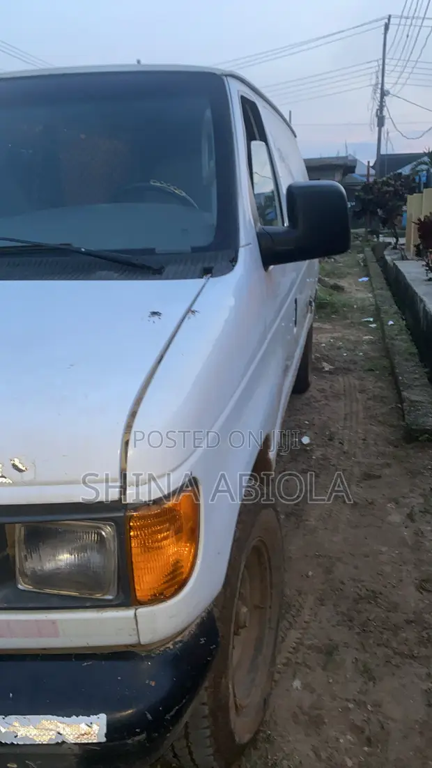 Ford E250 2003 Bus - White - 1