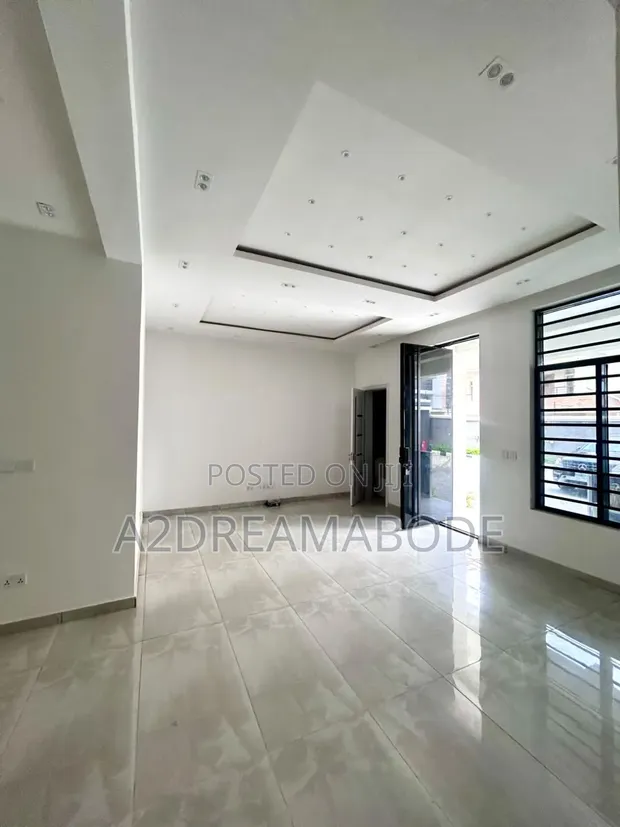 3 Bedroom Apartment with BQ for Rent in Lekki Phase 1 - 1