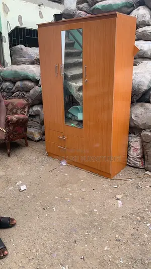 Wardrobe Mai Madubi - Sabon Zama