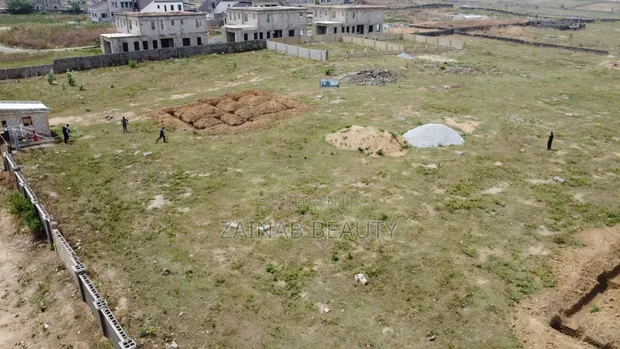 400sqm Estate Land for 3-Bedroom Duplex, Lugbe - 1