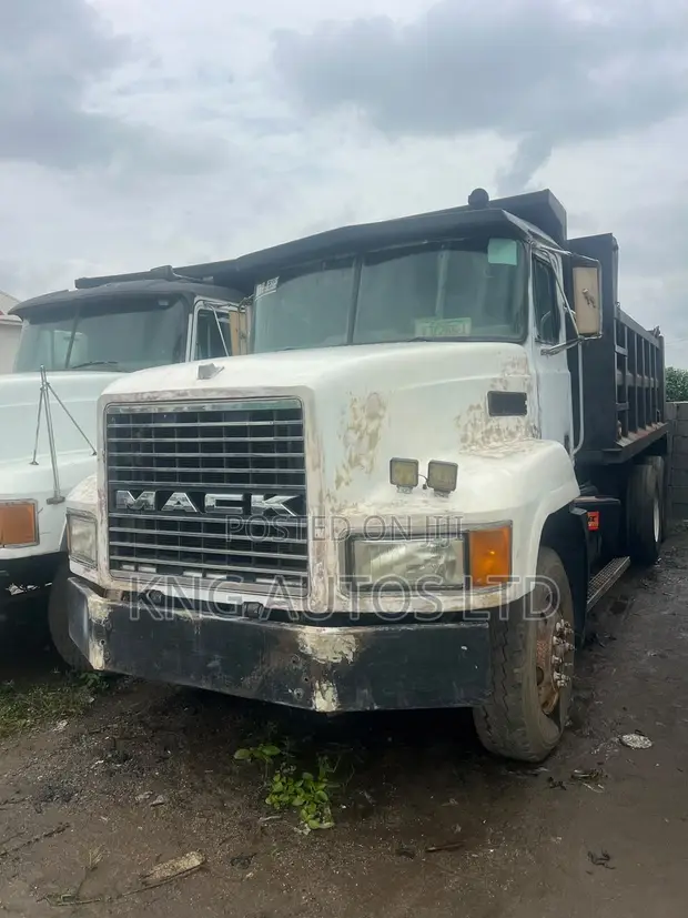Mack CH Tipper Truck - 1