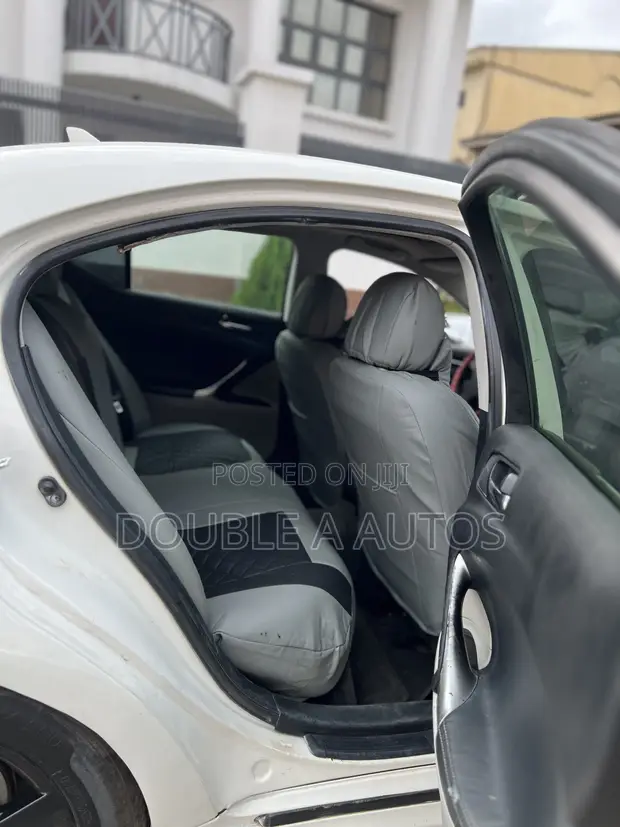 Lexus IS 250 2011 Fari - 1