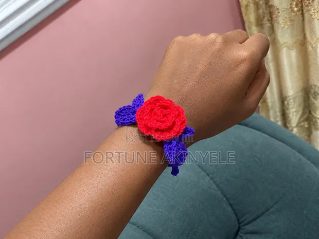 Kwalliyar Hannu ta Crochet Rose da Fiffike - 1