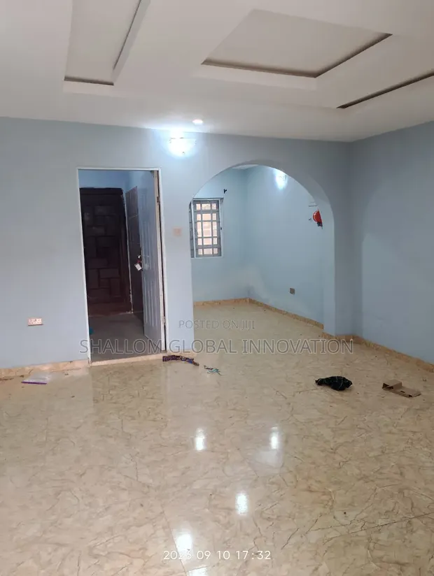 2 Bedroom Flat a Rent a Tella Estate, Akobo - 1