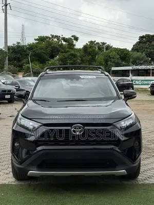 Toyota RAV4 2019 XLE AWD