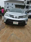 Toyota RAV4 XLE 2015 Launin Azurfa - 1