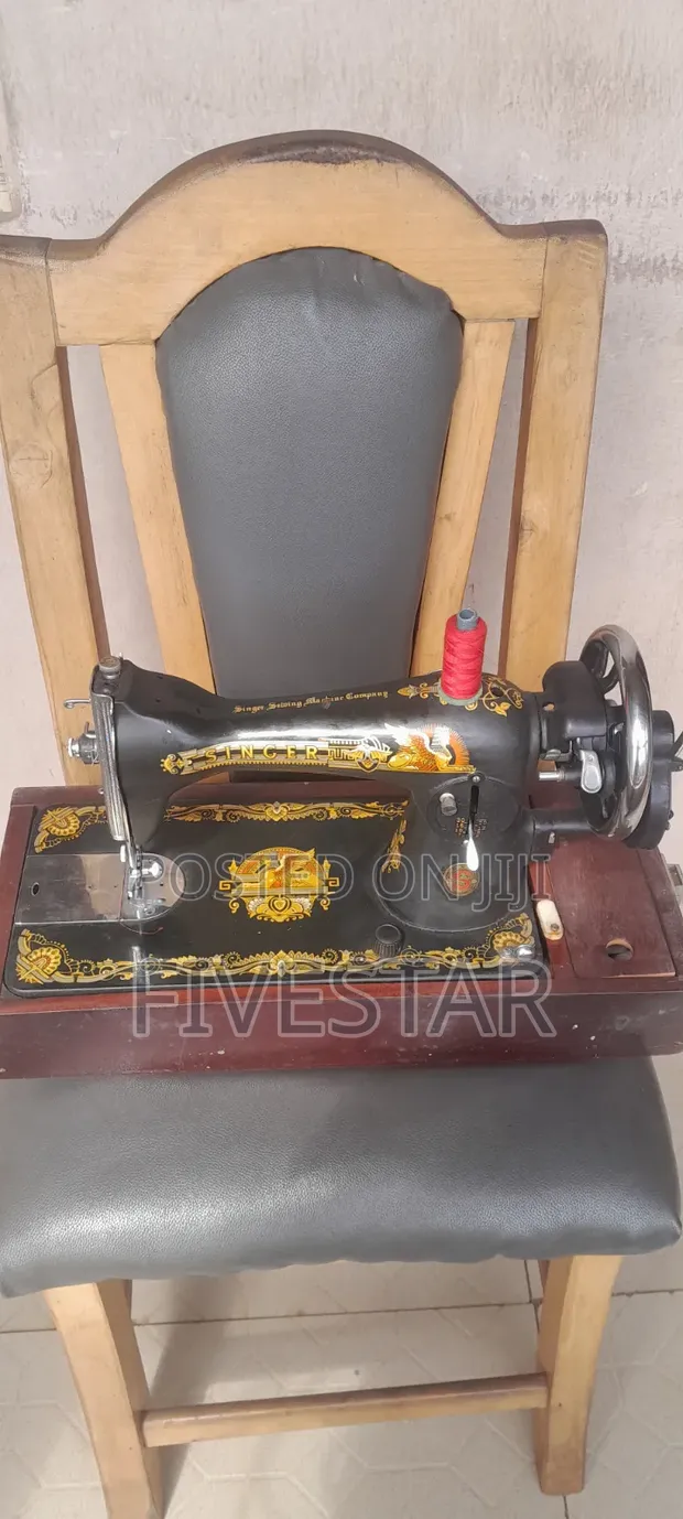 Singer 15 Sewing Machine - 1
