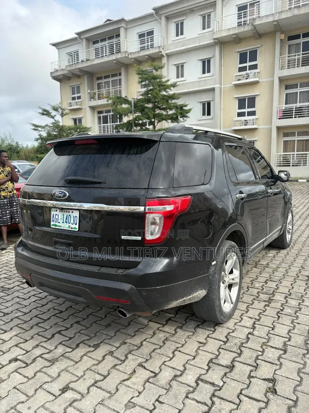 Ford Explorer 2013 Black - 1