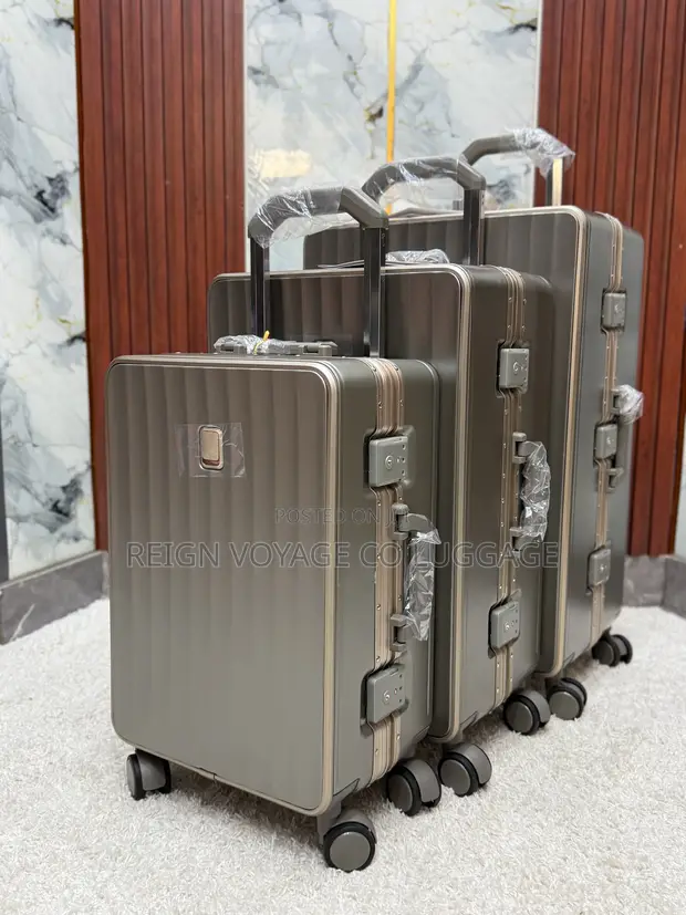 Sleek 3-Piece Hard Shell Luggage Set - 1