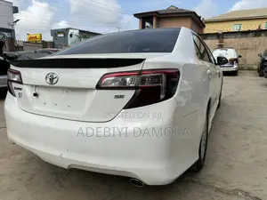 2014 Toyota Camry SE Sedan
