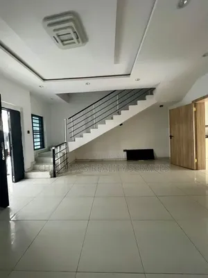 3 Bedroom Duplex Don Sayarwa a Lekki Phase 2