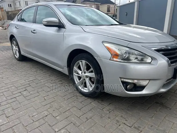 Nissan Altima 2015 Silver - 1