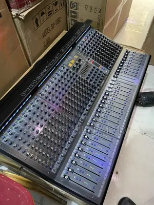 Yamaha VT-24 Channel Live Mixer