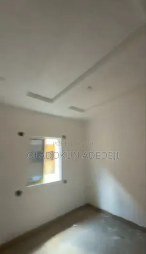 Sabon Gina Mini Flat Don Hayarwa a Sabo/Yaba