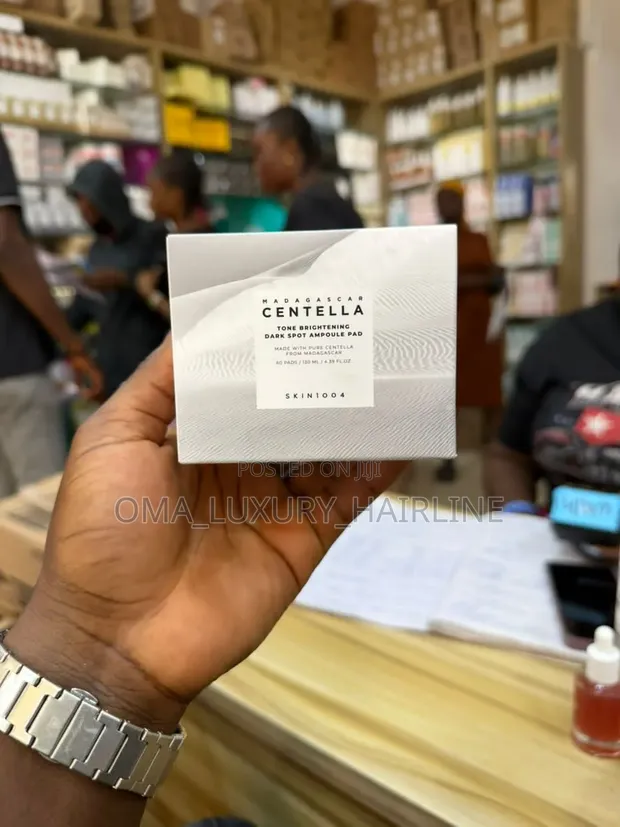 SKIN1004 Madagascar Centella Tone Brightening Dark Spots Ampoule Pads - 1