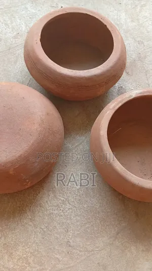 Clay Rabbit Feeder and Drinker (1.2L)