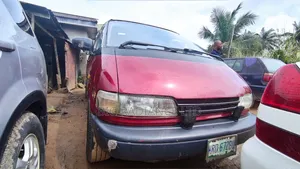 Toyota Previa 1999 Red