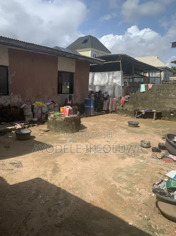 4 Bedroom House for Sale in Isuti Igando, Egan - 1