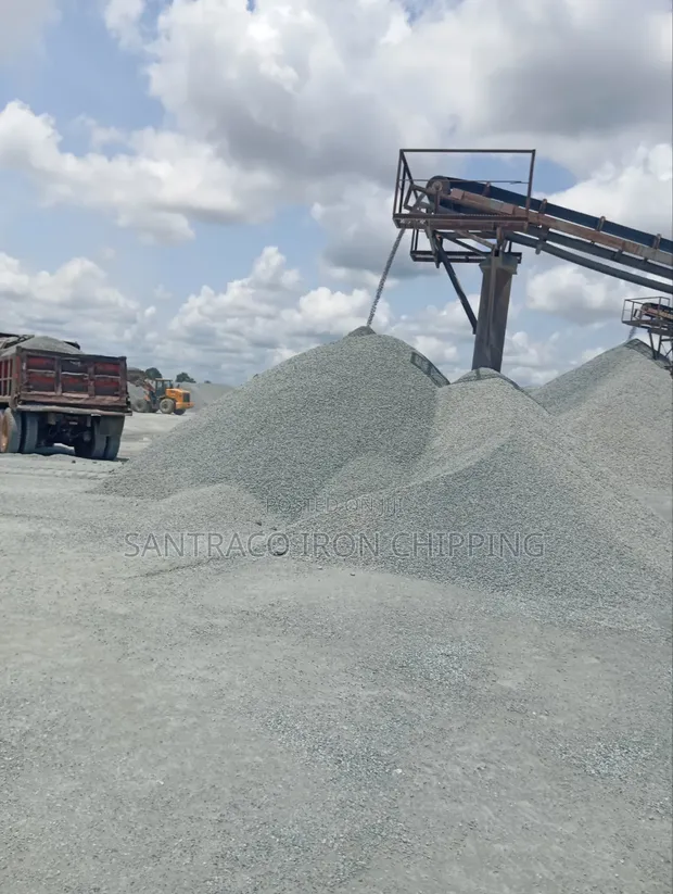 Granite Chippings na Yawa - 30T/40T Tipper Akwai - 1