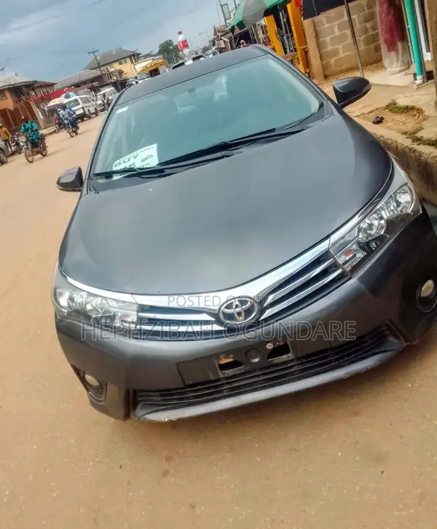 Toyota Corolla 2015 Grey - 1