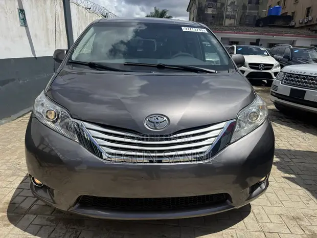 Toyota Sienna SE 2015 Mai kujeru 8 - 1