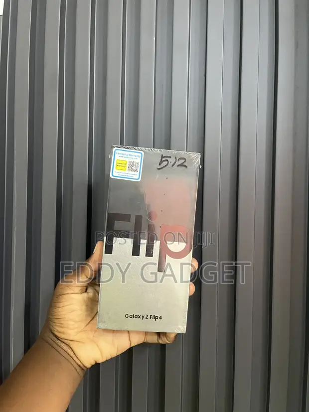 New Samsung Galaxy Z Flip4 512GB Purple - 1