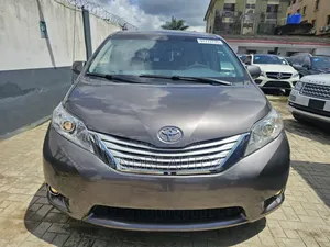 2015 Toyota Sienna LE - Foreign Used