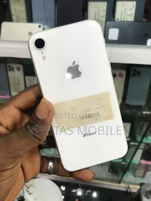 Apple iPhone XR 64GB White